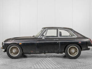 Image 11/50 of MG MGC GT (1969)