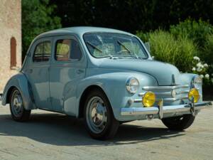 Image 3/50 of Renault 4 CV (1957)