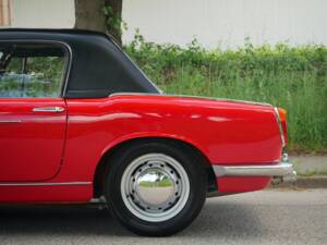 Image 14/29 of Innocenti Spider S (1966)