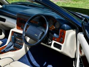 Immagine 7/13 di Aston Martin Virage Volante (1995)