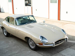 Image 34/40 de Jaguar Type E 4.2 (1966)