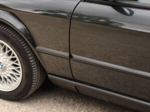 Image 33/83 de BMW 325i (1990)