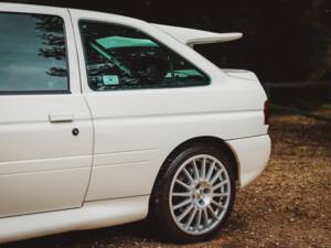 Image 26/31 of Ford Escort RS Cosworth (1996)