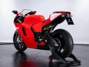 Image 2/50 of Ducati DUMMY (2008)