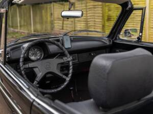 Image 14/50 of Volkswagen Karmann Ghia 1500 (1973)