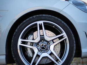 Bild 22/46 von Mercedes-Benz E 63 AMG T (2013)