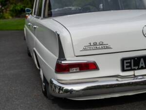 Image 14/21 of Mercedes-Benz 190 c (1965)