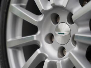 Image 32/50 of Aston Martin V12 Vanquish S (2007)