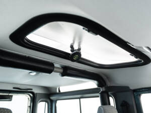 Image 23/43 of Land Rover Defender 90 &quot;50th Anniversary&quot; (1998)