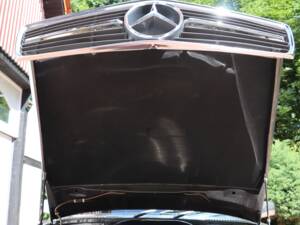 Image 28/59 of Mercedes-Benz 500 SLC (1980)
