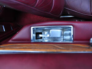 Image 43/75 of Cadillac Fleetwood Eldorado Convertible (1975)