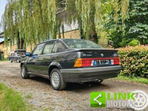 Bild 3/10 von Alfa Romeo 75 2.0 Twin Spark (1991)