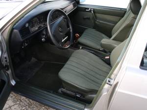 Bild 3/12 von Mercedes-Benz 190 D (1986)