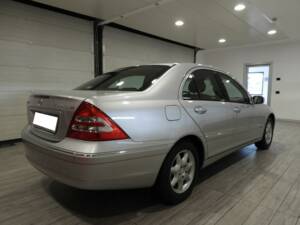 Image 4/15 of Mercedes-Benz C 200 Kompressor (2000)