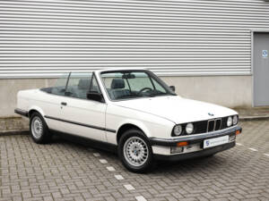 Bild 2/87 von BMW 320i (1989)