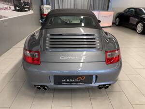 Immagine 11/18 di Porsche 911 Carrera S (2005)