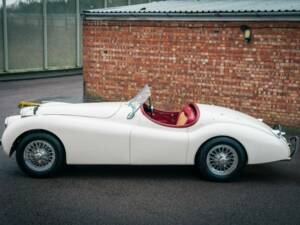 Image 5/43 of Jaguar XK 120 OTS (1951)