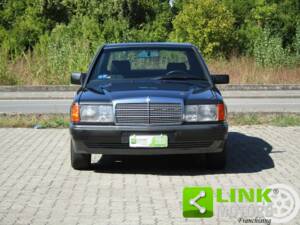 Bild 3/10 von Mercedes-Benz 190 E 1.8 (1993)