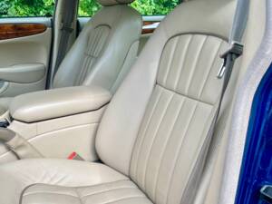 Bild 9/19 von Jaguar XJ 8 Sovereign (2000)