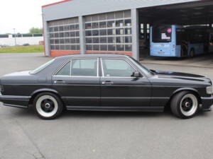 Image 2/19 de Mercedes-Benz 300 SE (1991)