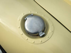 Image 17/50 of Jaguar E-Type 3.8 (1963)