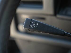 Image 42/50 of BMW 320i (1989)