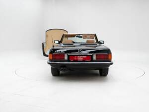 Image 7/15 of Mercedes-Benz 380 SL (1985)
