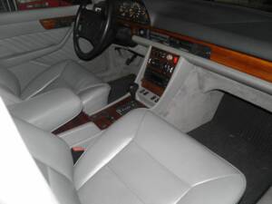 Immagine 3/6 di Mercedes-Benz 260 SE (1991)