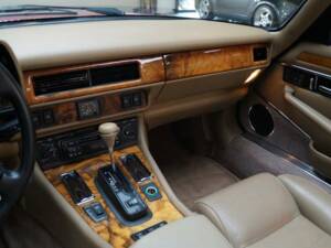 Image 11/50 de Jaguar XJS 4.0 (1995)