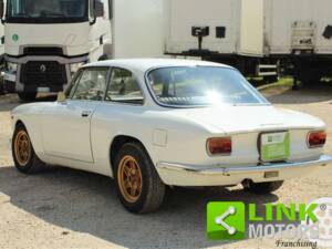 Bild 10/10 von Alfa Romeo Giulia 1300 GT Junior (1973)