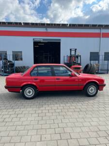 Image 3/6 of BMW 316i (1989)