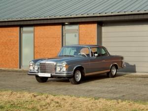 Image 3/84 of Mercedes-Benz 280 SE 3,5 (1970)