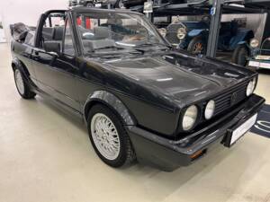 Bild 3/35 von Volkswagen Golf Mk I Convertible 1.8 (1990)