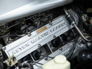 Image 18/45 of Aston Martin V8 Volante (1984)