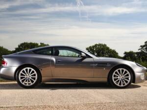 Image 2/22 of Aston Martin V12 Vanquish (2003)