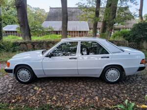 Image 35/78 de Mercedes-Benz 190 E 1.8 (1992)