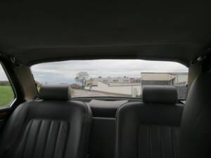 Image 25/30 of Daimler Double Six (1992)