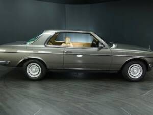 Imagen 7/30 de Mercedes-Benz 280 CE (1984)