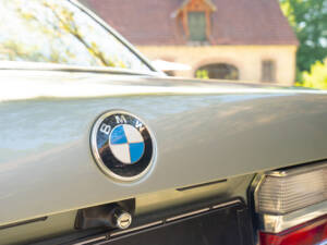 Image 24/63 of BMW 528i (1984)