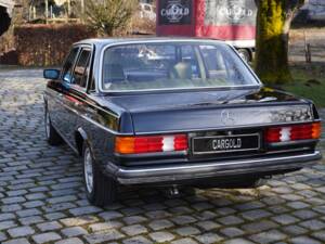 Bild 9/24 von Mercedes-Benz 200 D (1981)