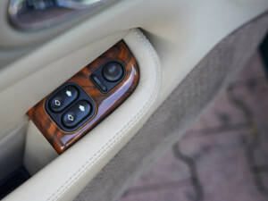 Image 30/50 of Jaguar XKR (2001)