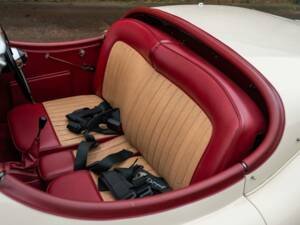 Image 24/43 of Jaguar XK 120 OTS (1951)