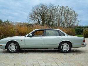 Immagine 5/50 di Jaguar XJ 8 Sovereign (1997)