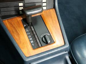 Immagine 15/30 di BMW 735i (1985)