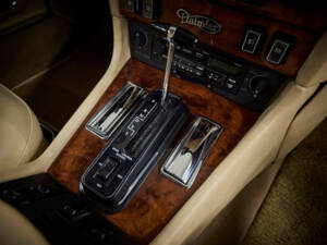 Afbeelding 62/99 van Daimler Double Six (1993)