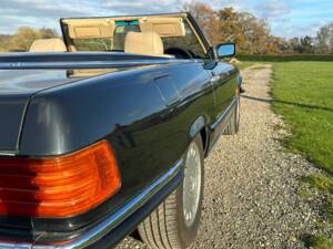 Image 17/71 of Mercedes-Benz 420 SL (1988)