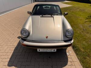 Image 30/88 of Porsche 911 Carrera 3.2 (1985)