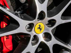 Image 38/44 de Ferrari California (2011)