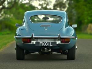Image 13/50 de Jaguar E-Type V12 (2+2) (1972)