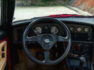 Afbeelding 25/45 van Alfa Romeo SZ (1991)